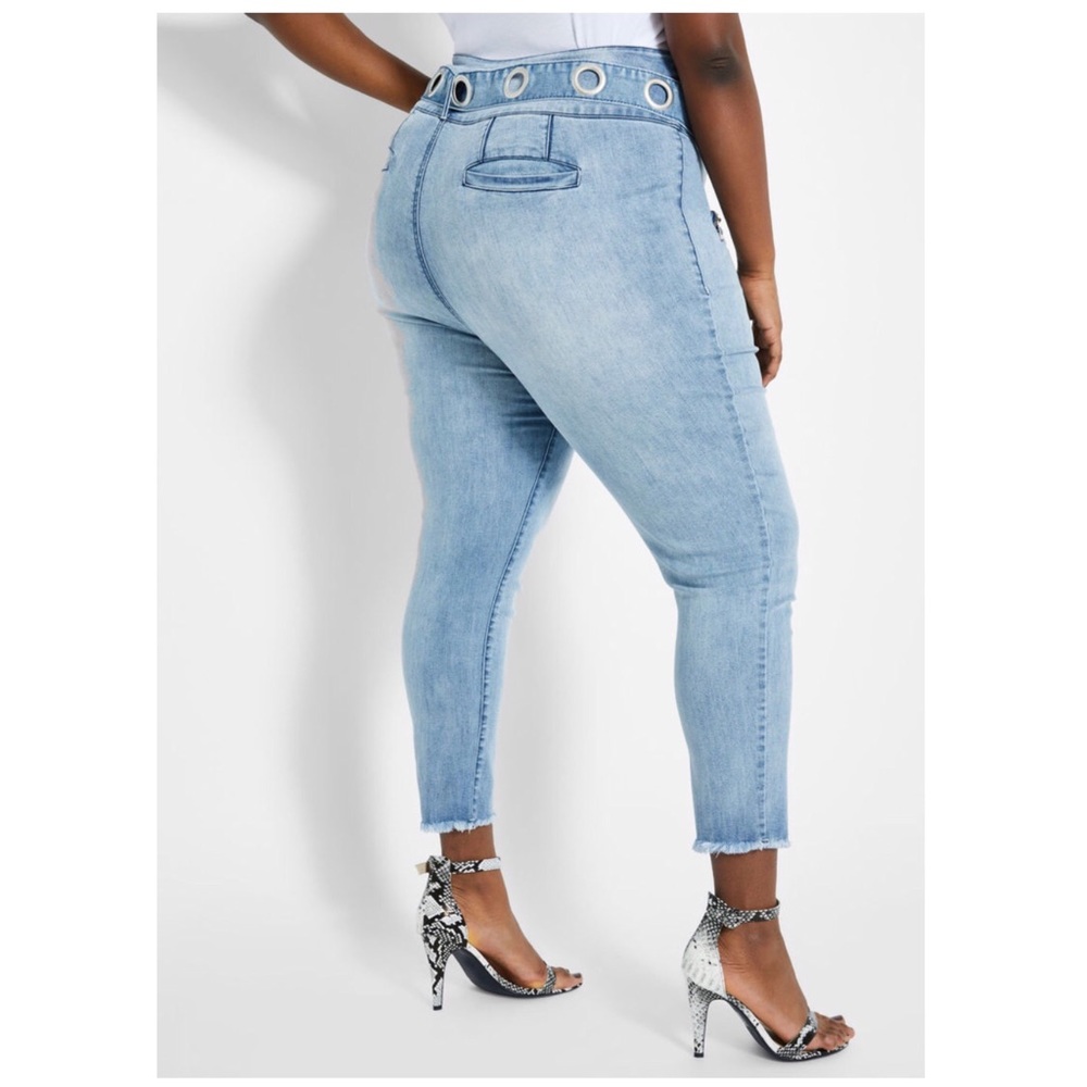 Edgy Grommet Belted Skinny High Waist Jeans - Picture 3 of 4